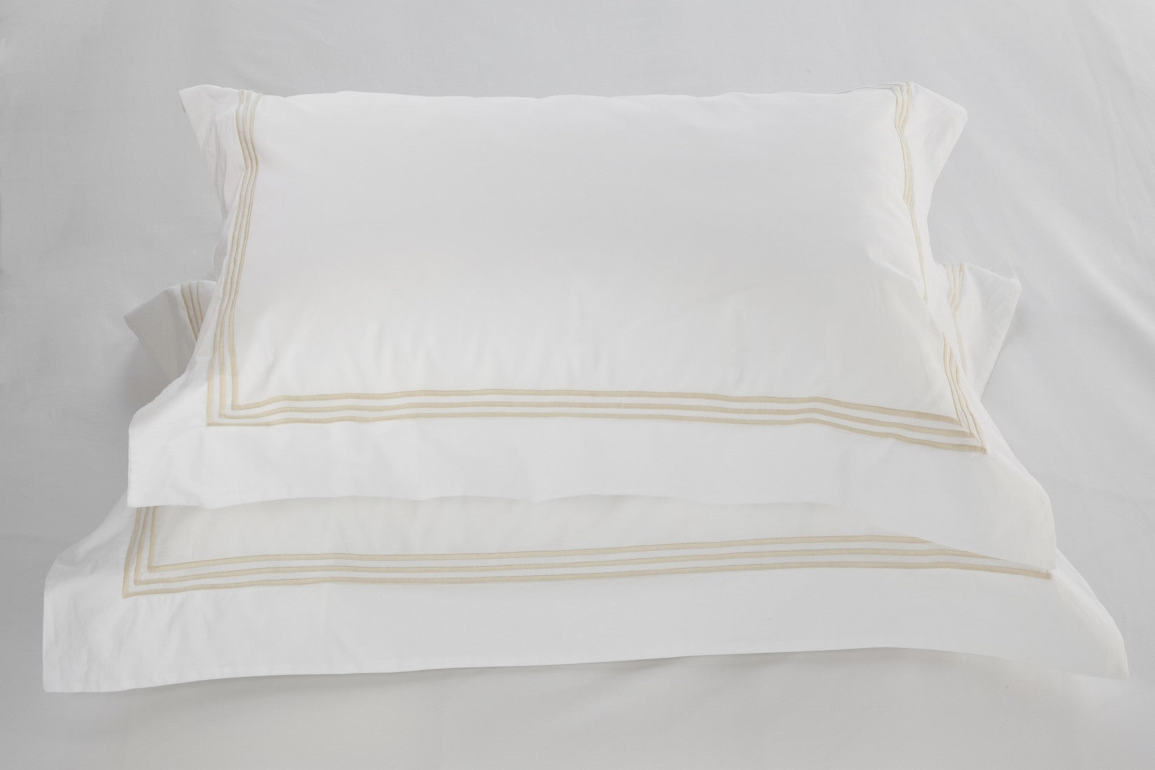 Tailored Standard Pillowcase White & Almond Elba